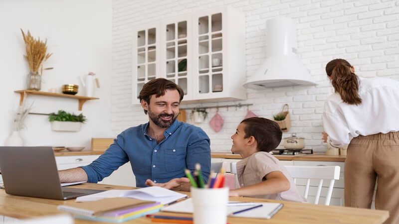 FamParentLife Entrepreneurial Parent Infoguide from FamousParenting